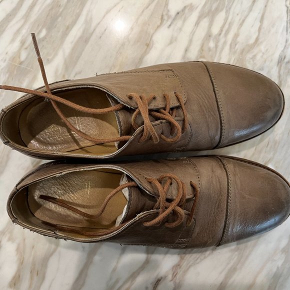 Frye Erin Oxford 7.5M in Grey